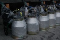 Голова Волинської ОДА скрізь роздає доїльні апарати