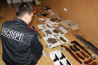 Волинські правоохоронці спіймали злочинне угрупування з цілим арсеналом зброї та вибухівки