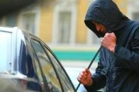 Вкрав автомобіль, щоб пообідати?