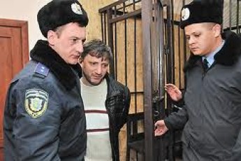 Янукович потурбувався про конституційні права людей за ґратами
