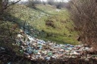 Береги річки Стир перетворилися на стихійне сміттєзвалище