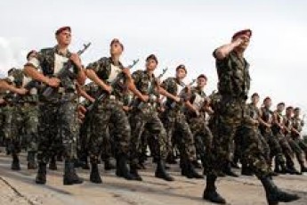 З 2014 року армію формуватимуть лише з контрактників