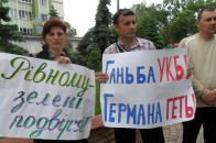 Люди не вірять міському голові Рівного, а тому просять допомоги у депутатів