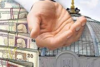 Янукович: на сьогоднішній день 77% соціальної допомоги іде заможним людям