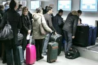 У Дніпропетровську пасажирам не подали літак до Москви і викликали беркут