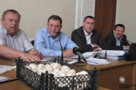 У Луцьку депутатам на засідання комісії принесли гриби