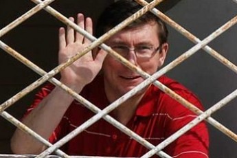Луценка хочуть етапувати через Євро-2012, - Народна Самооборона