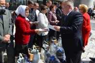 Губернатор Волині у Міжнародний день захисту дітей не втримався і почав роздавати доїльні апарати