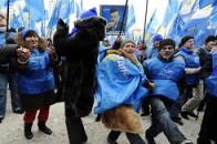За 100 гривень з Херсона везуть несвідомих людей на підтримку закону Колесніченка-Ківалова