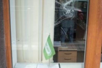 У Чернівцях обстріляли офіс партії Яценюка