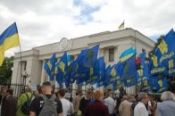 «На захист двомовності» регіонали звезли навіть неповнолітніх?