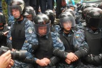 На майдані сталася сутичка між опозицією і «Беркутом»