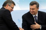 Коморовський попсує нерви Януковичу перед першим матчем Євро