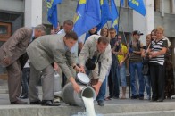 Завдяки Всеукраїнському бойкоту «молочної мафії» Верховна Рада зобов'язалась регулювати закупівельні ціни на молоко