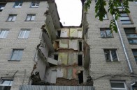 Мешканці будинку-руїни не повернуться у свої домівки, доки не отримають від влади 25-річної гарантії