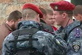 До Волинської обласної ради звозять «Беркут»?