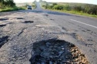 На автотрасі Львів-Луцьк люди знову перекрили рух через ями