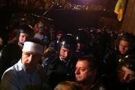 До Українського дому стягнули більше тисячі «беркутівців», очікуються нові сутички