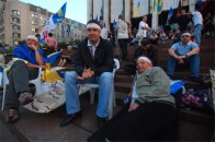 Учасники протесту під Українським домом готуються до вранішнього штурму