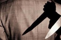Батько тричі встромив ніж у спину синові, який вступився за матір