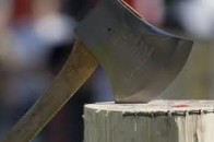 На Волині чоловік зарубав співмешканку, обняв її і заснув