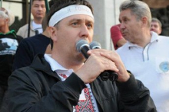 До голодуючих під Українським домом міліція не пускає швидку