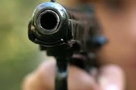 Підстрелений сином депутата чоловік каже, що випадково вистрелив двічі сам у себе
