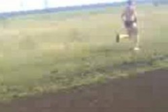 На Волині ДАІшники зловили в кропиві водія в трусах, а в машині виявили револьвер
