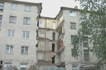 Жителі обваленого будинку у Луцьку просять ще грошей