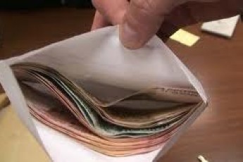 За зарплати «в конвертах» 11 волинських підприємців оштрафувала податкова
