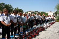 Волинських селян продовжують обдаровувати доїльними апаратами