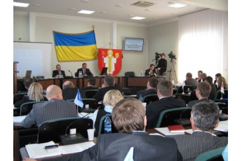 Луцькі депутати зірвали позачергову сесію з мовного питання, а опозиція вірить, що диво станеться 15 серпня