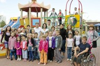 У Луцьку дітвору з малозабезпечених сімей зводили в цирк та почастували морозивом