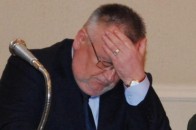Клімчук обіцявся, та й сховався. Обласне керівництво так і не вийшло до пікетуючих мешканців зруйнованого будинку