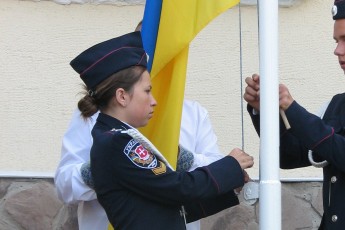 У День Прапора біля міської ради урочисто підняли державний стяг