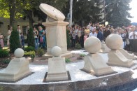 У Луцьку відкрили унікальну скульптуру - сонячний годинник