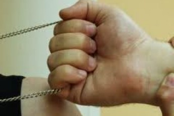 У Луцьку молодики пограбували дівчину, яка гуляла містом «під мухою»