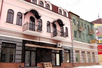 Через реставрацію будинку-згарища в Луцьку центр культури Волині залишиться без вікон?