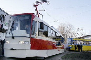 Трамваї, куплені для столиці у Луцьку, коштують вполовину дорожче, ніж ті, що виготовляють у Києві