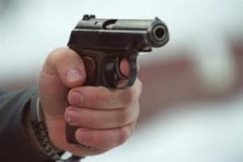 В одному з райцентрів Волині чоловік посеред білого дня влаштував стрілянину