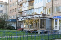 Жителі багатоповерхівки у Луцьку бояться, що через будівельні роботи на першому поверсі їхній будинок рухне