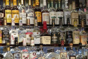 Волинським супермаркетам встановили мінімальні ціни на алкоголь