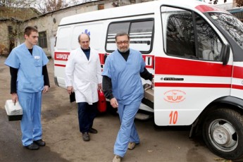 Карети швидкої допомоги забезпечили медикаментами