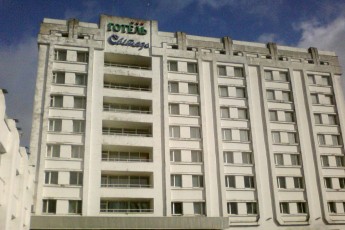 Виселенцям будинку-руїни продовжили термін проживання в готелі «Світязь» за міський кошт