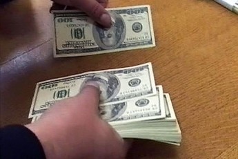 Черкаські шахраї надурили лучанина на 3600 доларів