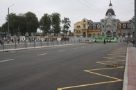 Привокзальну площу відкрили, а про смітники забули