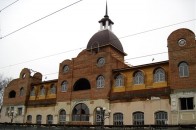З Луцького залізничного вокзалу вже розкрадають бруківку