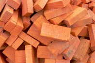 На Волині троє хлопців вкрали цеглу з дачного масиву