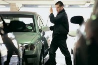 Лучанин не зумів викрасти машину і зі злості розтрощив припарковані на стоянці авто