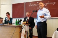Ігор Палиця пропонує працівникам ПТУ №12 розпочати спільний проект з пошиття одягу для сиріт